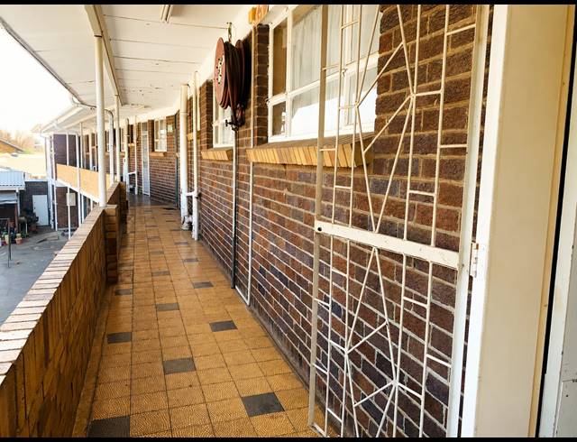 2 BEDROOM FLAT FOR SALE IN VANDERBIJLPARK CW 6